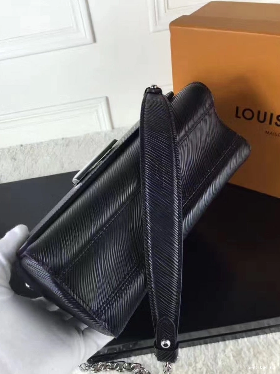 First bag ru TWIST Louis Vuitton 0709